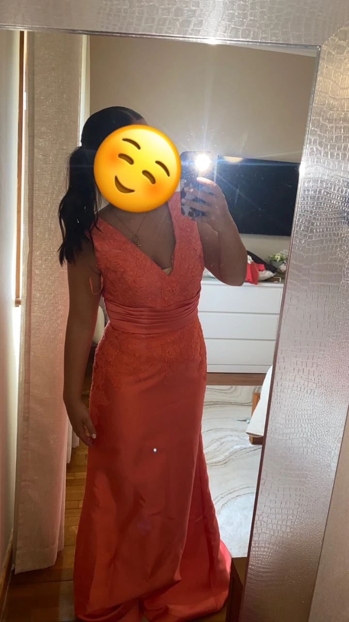 robe longue de cérémonie de mariage avec manteau couleur corail de la marque Pronovias – photo 2